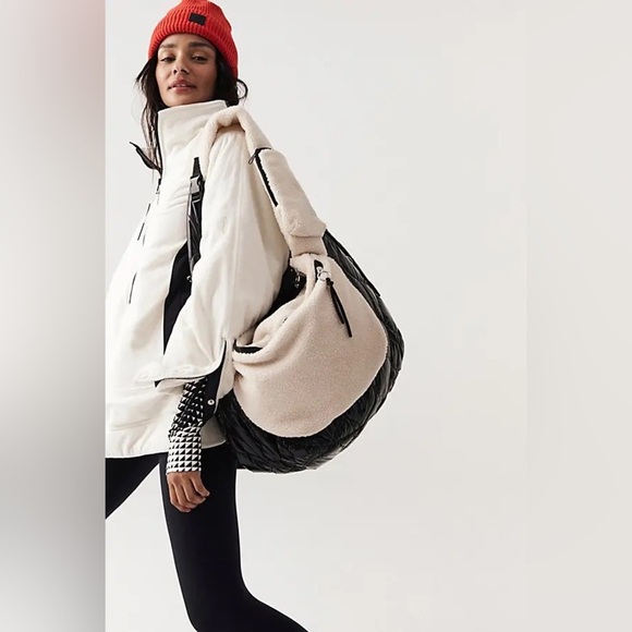 NWT new FREE PEOPLE overachiever Sherpa sling bag white champagne fuzzy - Picture 15 of 17